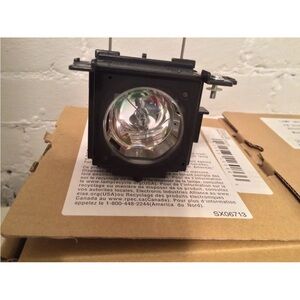 Hitachi Replacement Projector Lamp bulb DT 00751 new